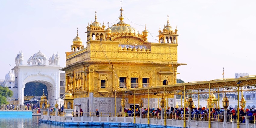 Sri Harmandir Sahib is one of the most amazing places to visit near Jalandhar for all.