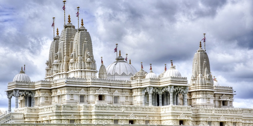 Welcoming entrance of Shri Rama Vaikunth Nath Swami Temple, a serene Pushkar gem