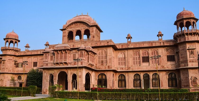 Dedicated to the great kings of Bikaner, this sprawling memorial is a great place to explore.