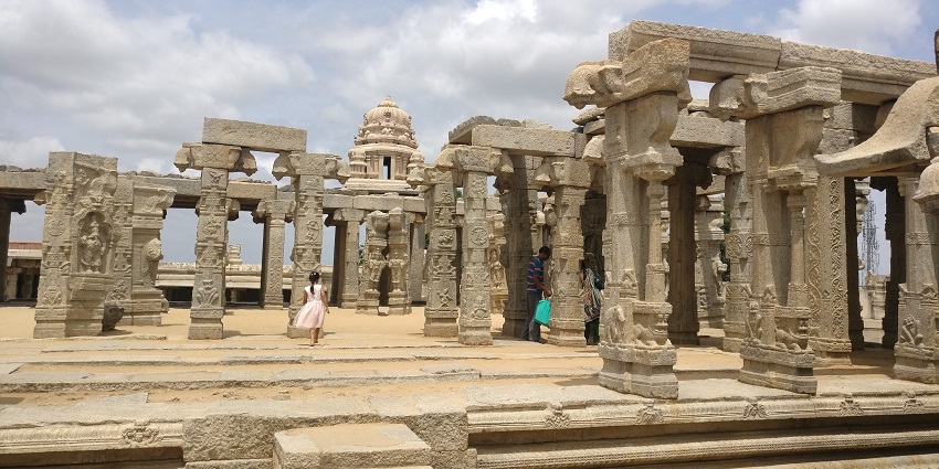 Ruins inside Sri Veerabhadra Swamy Temple at Lepakshi, showcasing ancient stone pillars and carvings.