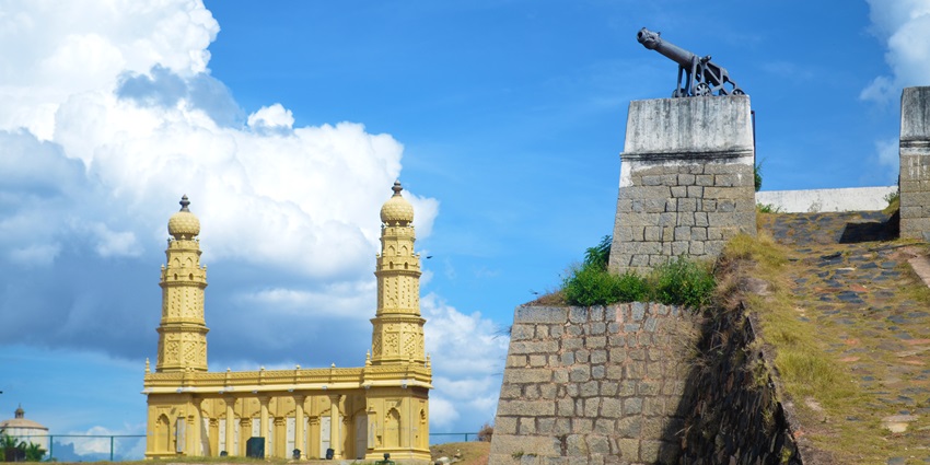 image of inner compound of Srirangapatnam light and sound show near old fort wall.