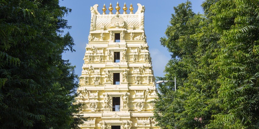 One among the best temples in Kurnool, Srisailam Mallikarjuna Temple is one of the twelve Jyotirlinga temples.