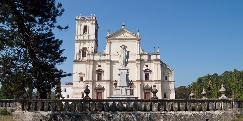 Offer prayers at the sacred St. Alex Church as one of the things to do in Calangute.