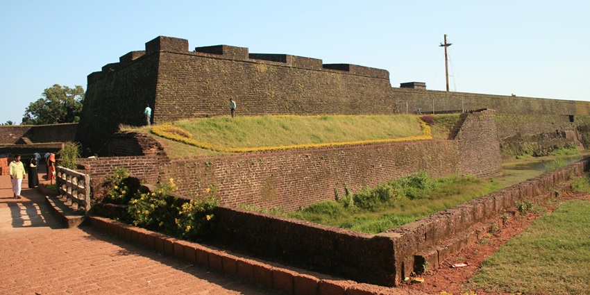 An idyllic view of the prominent St. Angelo Fort, one of the serene forts in Kerala.