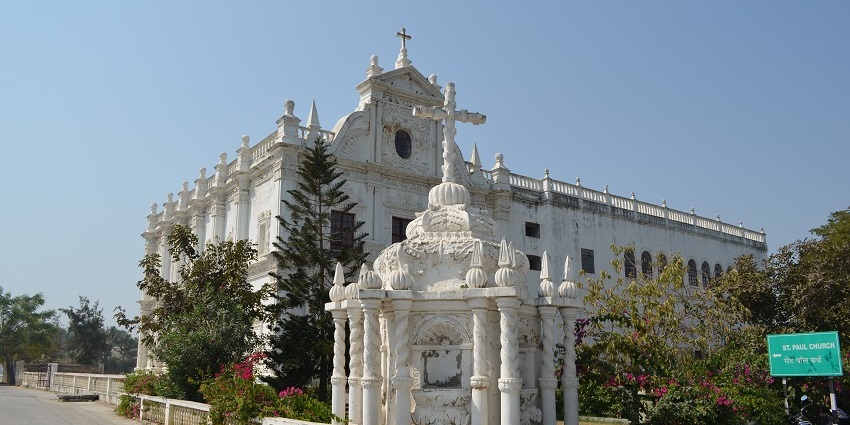St. Paul's Church is located a stone’s throw from the museum and can be reached by foot.
