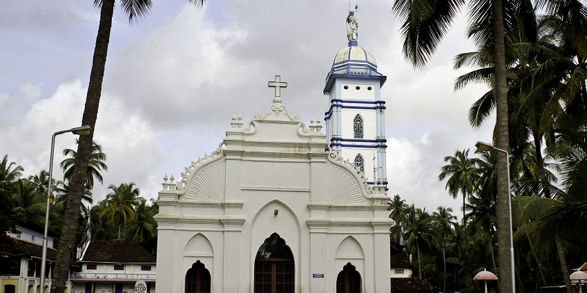 A picture of a traditional church taken from the front, which is one of the best places to visit in Hisar