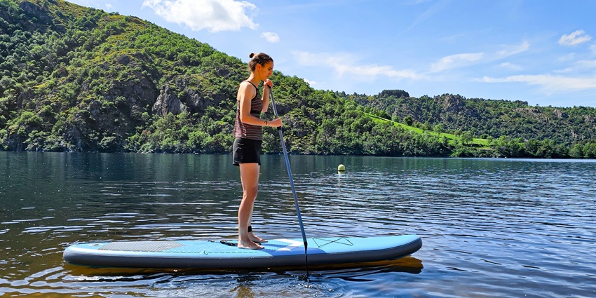 Enjoy stand up paddle boarding while on the waters of North Goa and watch the scenery all around