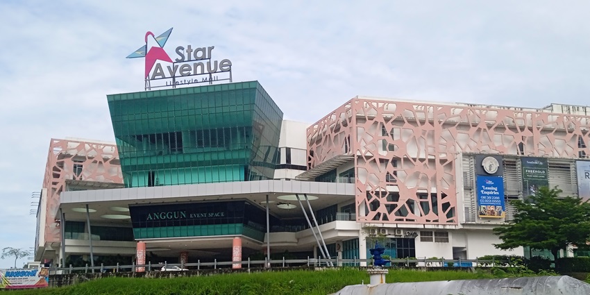 A picture of the Star shopping mall in Kathmandu taken from a distance