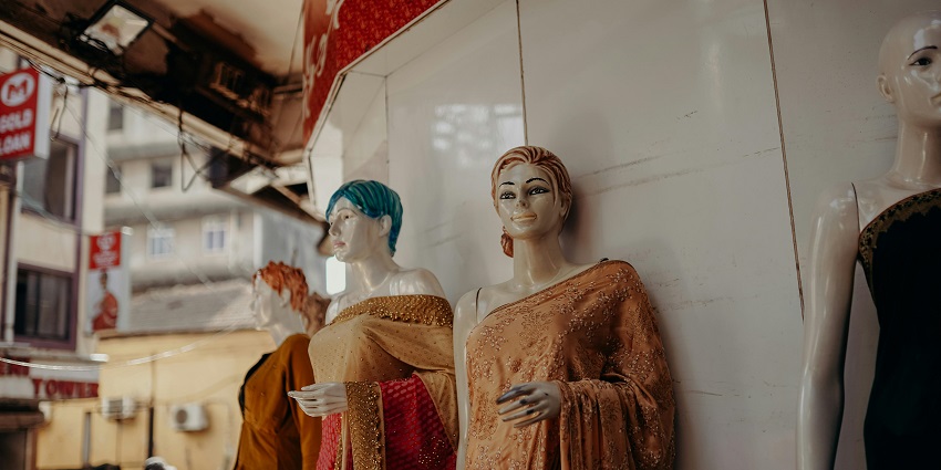 State Emporiums are one of the best places to visit in Connaught Place for shopping.