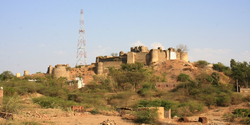 Image of the Amargarh Fort, one of the best forts in the Bhilawara District of Rajasthan