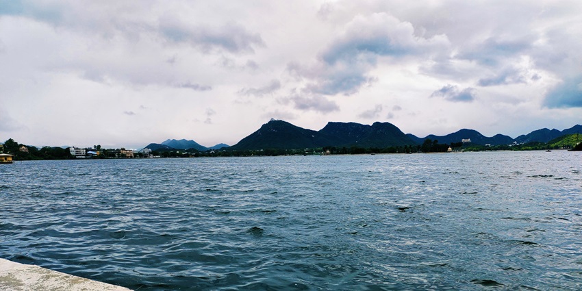 The Fateh Sagar Lake is a stunning destination known for its picturesque views.