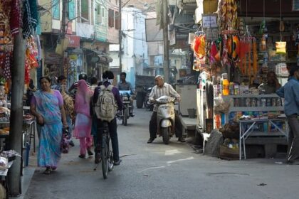 Street shopping in Udaipur’s markets offers local crafts, textiles, and Rajasthani treasures.