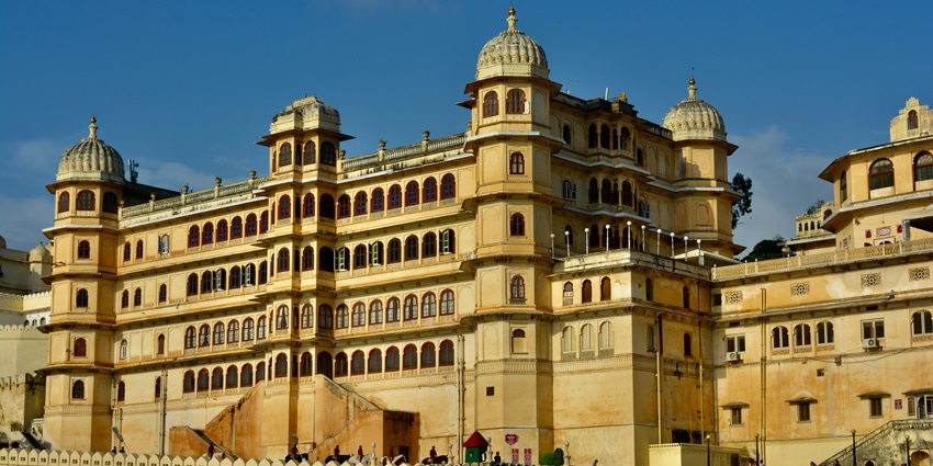 Badnore Fort is one of the best things to see in Bhilwara, which offers regal history.