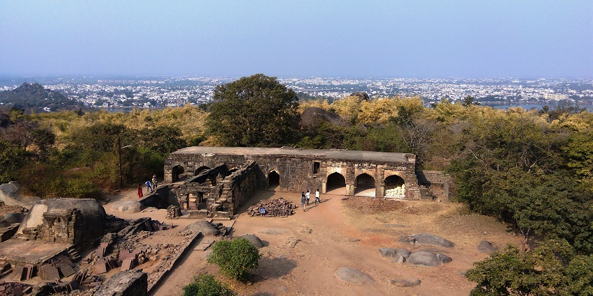 Visiting the Rani Durgavati Fort, is one of the must things to do for history lovers