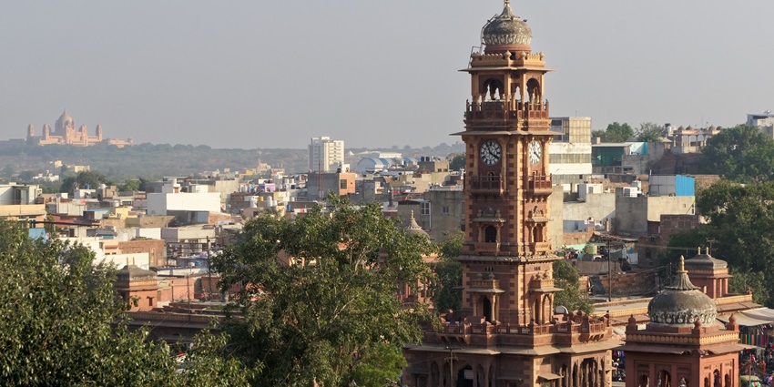 Sardar Market in Jodhpur, a lively bazaar near Mehrangarh Fort, bustling with local life.