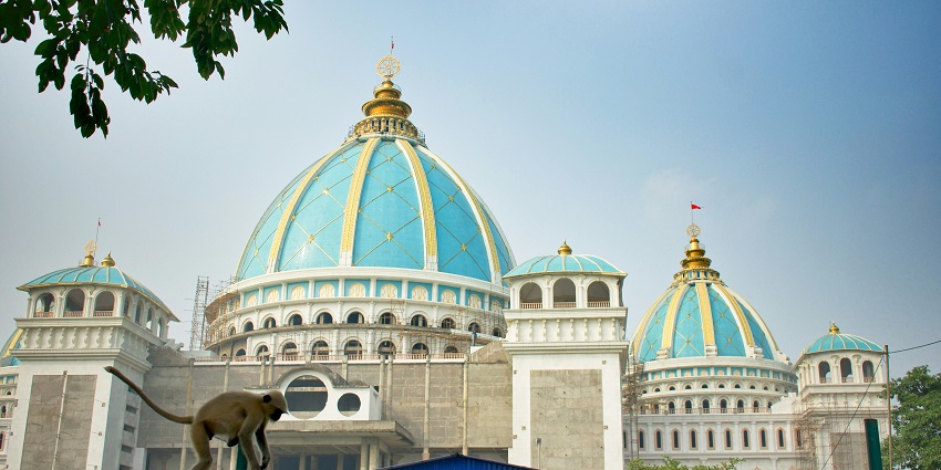 An astonishing view of Sudama Mandir, one of the spiritual places to explore in Gujarat.
