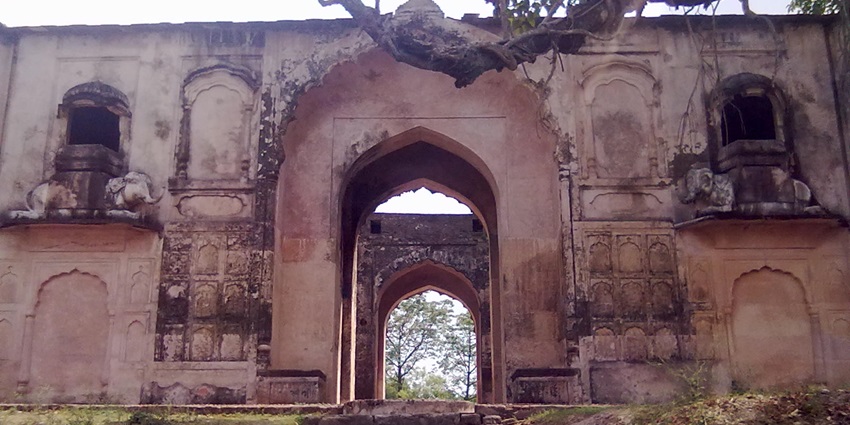 Scenic image of the beautiful Sujanpur Tira fort amidst the enchanting valley of Himalaya