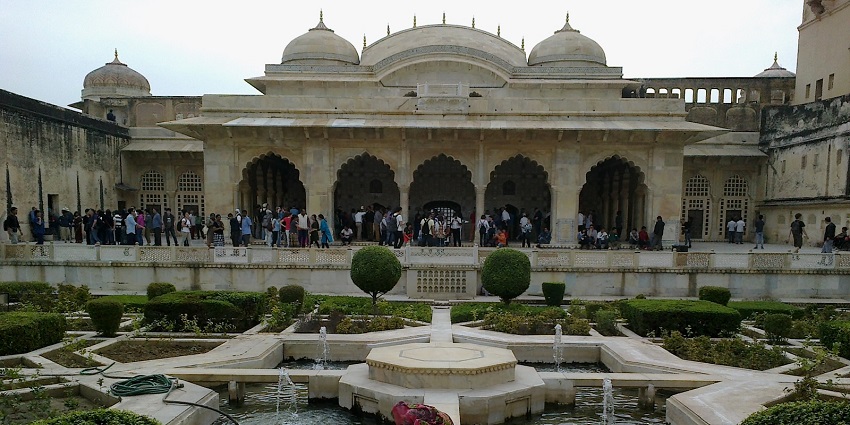 A scenic view of Sukh Mahal, Bundi, set by the lake, a stunning Bundi tourist place.