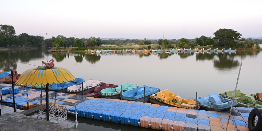 A scenic view of Sukhna Lake and its beautiful surroundings.