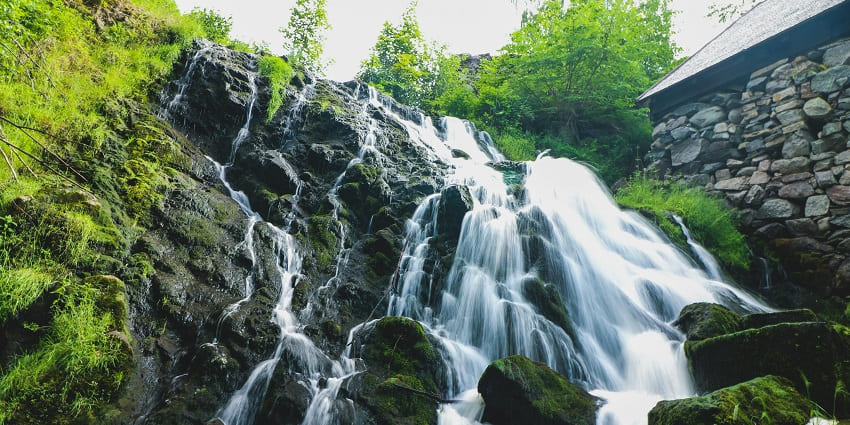 Sultangarh Waterfall is one of the scenic places to visit in Shivpuri for tourists.