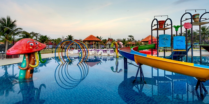 A glimpse of the popular Sun City Water Park, one of the top water parks in Punjab.
