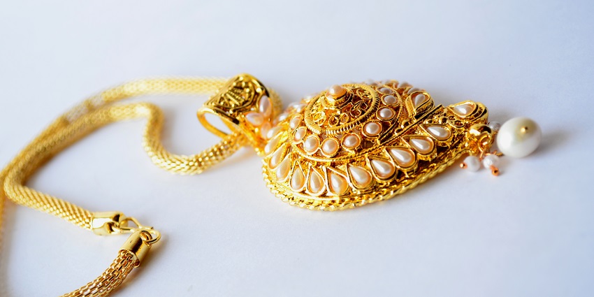 Sunder Jewellers offers elegant gold, diamond, and gemstone jewellery, customisable.
