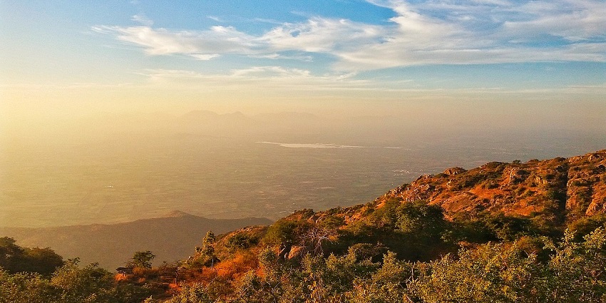 Sunset Point offers breathtaking views and paragliding over Mount Abu for travellers.