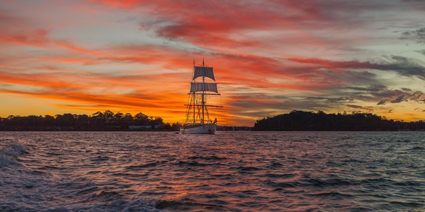 Go on a sunset cruise and savour a delicious dinner to experience the best nightlife in Phuket
Go on a sunset cruise and savour a delicious dinner to experience the best nightlife in Phuket
