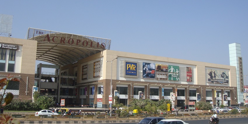 Image of a mall, a perfect spot for shopping in Gandhinagar