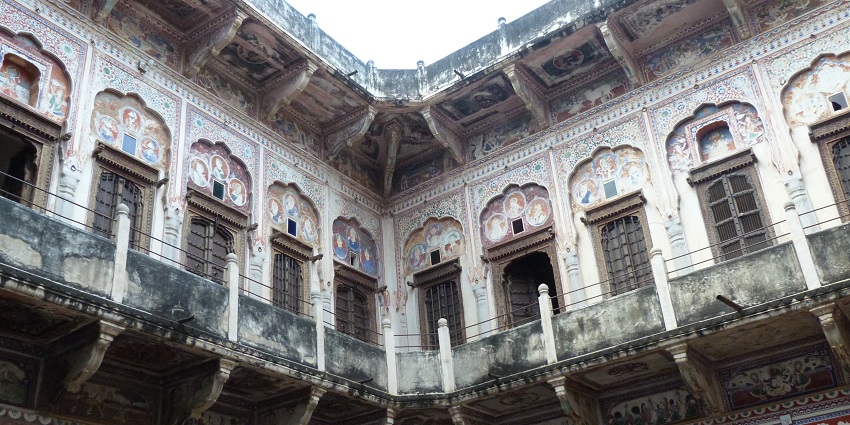 Stunning haveli in Churu features intricate murals and vibrant colors