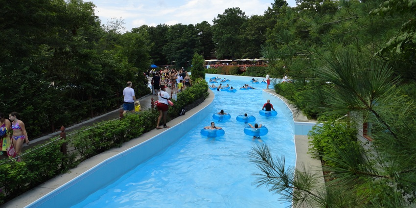 The Surat water parks offer lazy rivers.