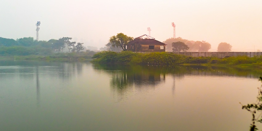 Surat is one of the most breathtaking places to enjoy skydiving in Gujarat for all.