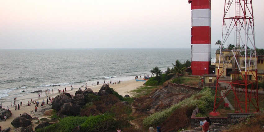 With a lighthouse perched atop a rocky hill, it is one of the best beaches in Mangalore.