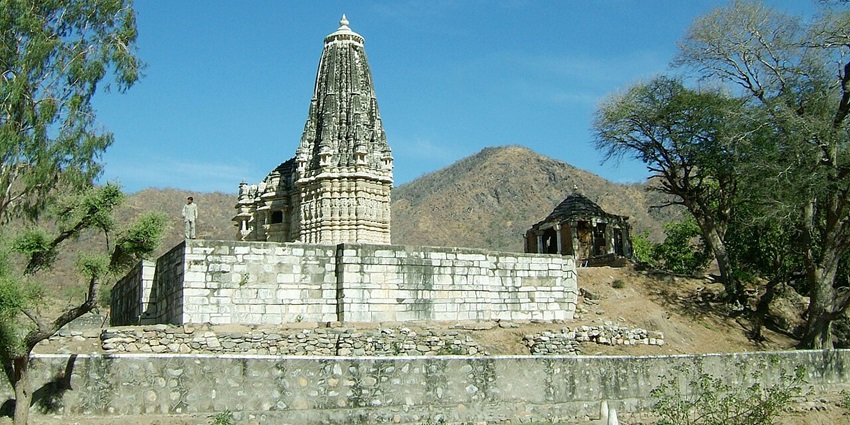 Ranakpur Jain Sun Temple in Pali with detailed stone carvings and pillars—places to visit in pali