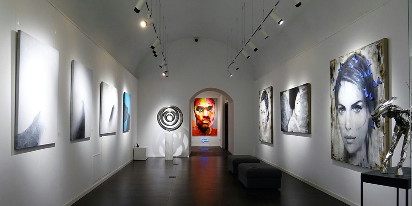 An inside view of the famous Swargadwar Art Gallery, one of the top Puri museums.