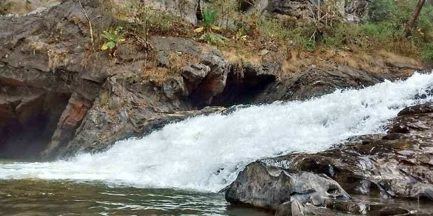 Silver water cascading through the Syntheri rocks, an ideal attraction for photographers