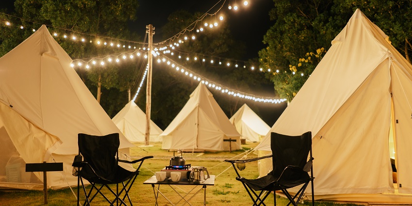 Taj Aravali Resort offers a luxury camp in Udaipur with a pool, fitness centre, and spa.