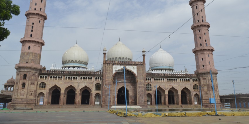 An image of the huge Taj-ul-Masjid, Madhya Pradesh, which is also a popular tourist attraction near State Museum Bhopal.