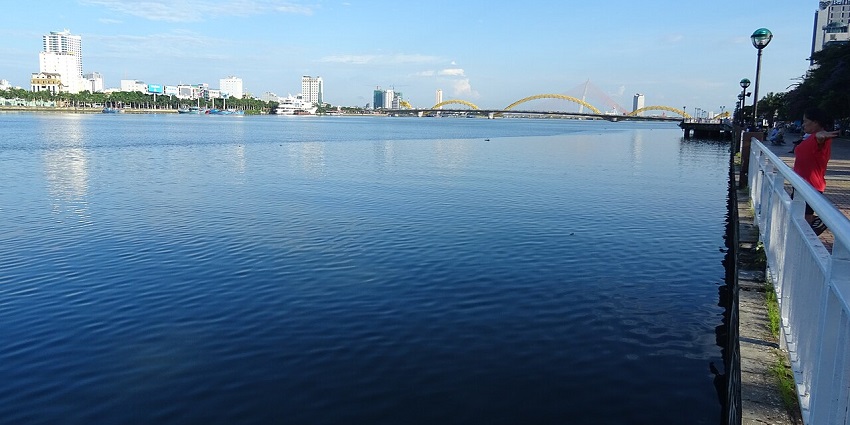 The picture depicting the Han River with clear blue waters is one of the must-see spots.