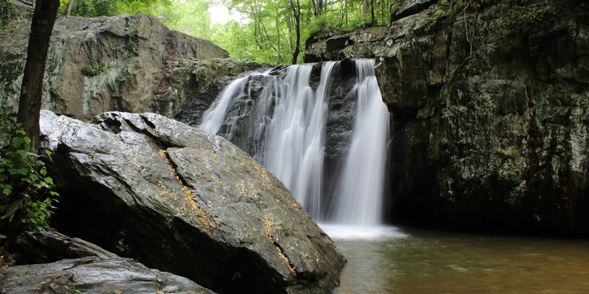 A glimpse of Tambdi Surla Waterfalls which is one of the offbeat places to visit in Goa in June.