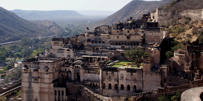 Bundi features palaces, step wells, vibrant art, and Taragarh Fort, perfect to explore