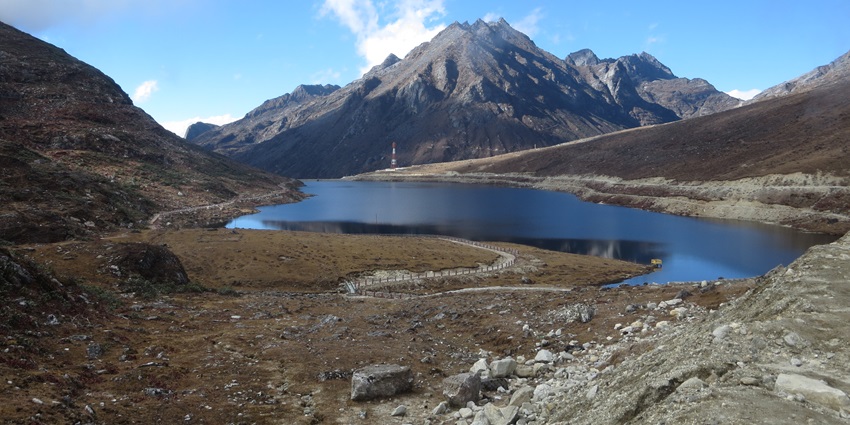 Snow-covered Sela Pass in Tawang, Arunachal Pradesh, with serene mountain views–valleys in arunachal pradesh