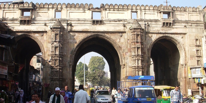 Teen Darwaza Gate in Ahmedabad, historic triple-arched gateway built by Sultan Ahmed Shah, one of the best places near Lambhal Temple.