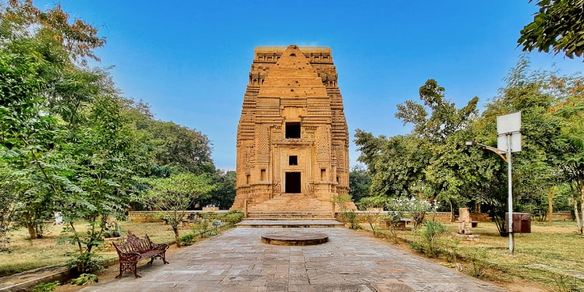 Teli ka mandir, a temple dedicated to lord Vishnu, is located in the Gwalior fort of Madhya Pradesh