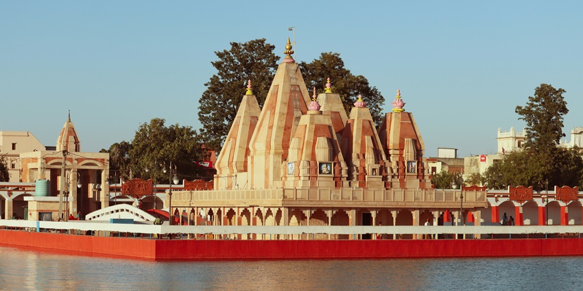 A glimpse of the famous temple surrounded by serene waters in the region of Kurukshetra.