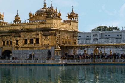 Panoramic image of the Shri Hari Mandir Saheb and its beautiful scared Pond—Explore these Temples in Punajb