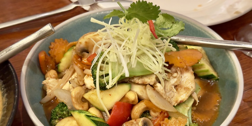 Tourists can savour a range of cuisine including Thai cuisine at Le Du restaurant.
