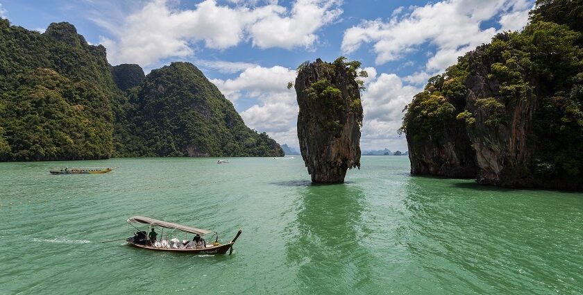 Visitors when visiting this scenic abode must try the best food in Thailand on their trip. Viewers of this file can see comments and suggestions