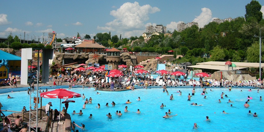The water park include huge wave pool.