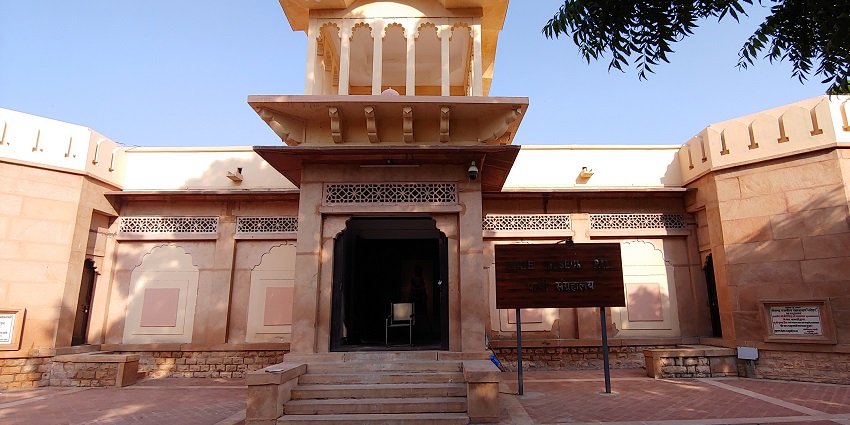 A government museum, regarded as one of the tourist attractions for travellers to explore.